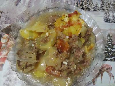 Bulvės su faršu ir pomidorų marinatu orkaitėje pagrindine nuotrauka