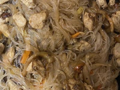 Funchosa su vištiena, baklažanais, paprika ir grybais Žingsnis 12