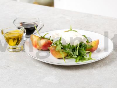 Salotas su burrata ir ant grotelių keptais plokščiais persikais Žingsnis 4