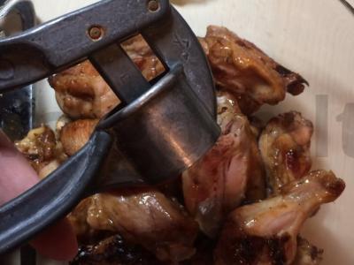 Vištienos sparneliai medaus-sojų padaže Žingsnis 3