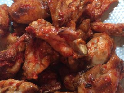 Vištienos sparneliai medaus-sojų padaže pagrindine nuotrauka