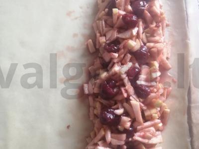 Obuolių-vyšnių štrudelis su cinamonu Žingsnis 3