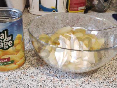 Ananasų salotas su grietine ir sūriu Žingsnis 3