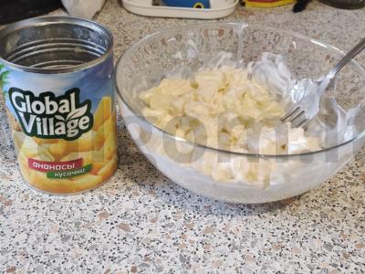 Ananasų salotas su grietine ir sūriu Žingsnis 4