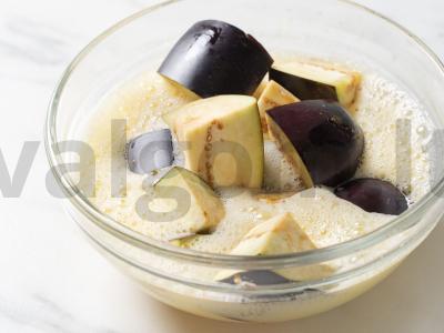 Keptas baklažanas salotas Žingsnis 3