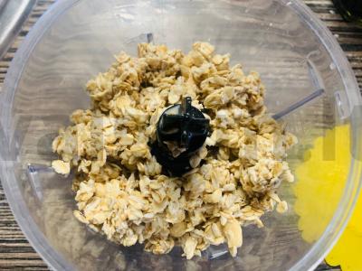 Avižiniai blynai su bananais Žingsnis 1