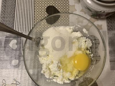 Namų varškėčiai su uogiene Žingsnis 1