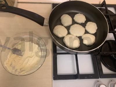 Namų varškėčiai su uogiene Žingsnis 3