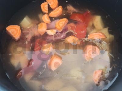 Pomidorų sriuba su vištiena ir vermišeliais Žingsnis 2