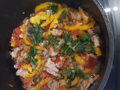 Kiauliena su paprikomis pagrindine nuotrauka