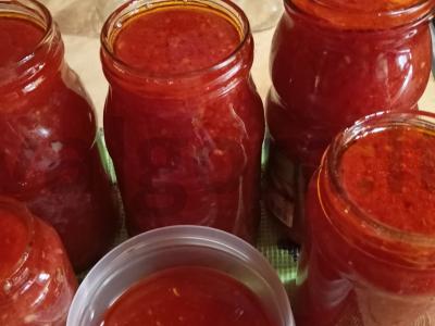 Pomidorų, saldžiųjų pipirų ir česnako adžika Žingsnis 6