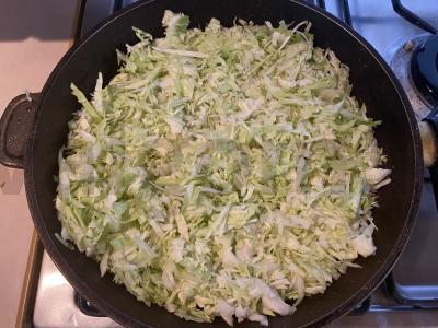 Troškinta jauna kopūstai su prieskoniais Žingsnis 2