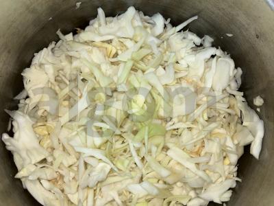 Kopūstų kotletai su manų kruopomis, morkomis ir svogūnais Žingsnis 1