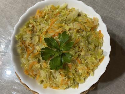 Troškinta jauna kopūstai su prieskoniais pagrindine nuotrauka