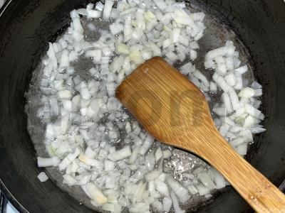 Kopūstų kotletai su manų kruopomis, morkomis ir svogūnais Žingsnis 5