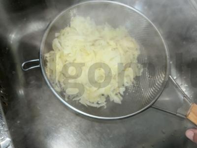 Kopūstų kotletai su manų kruopomis, morkomis ir svogūnais Žingsnis 7