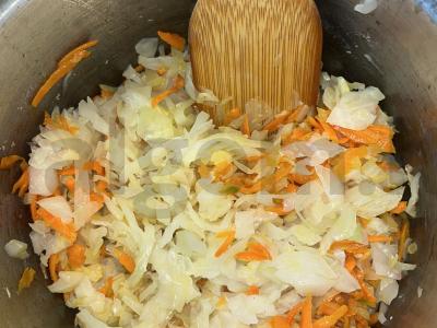 Kopūstų kotletai su manų kruopomis, morkomis ir svogūnais Žingsnis 8