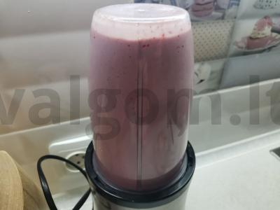 Braškių, bananų ir ledų kokteilis Žingsnis 3