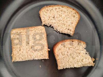 Šventiniai sumuštiniai su šprotų, agurkais ir citrina Žingsnis 1