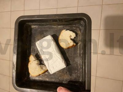 Keptas kamamberas su žolelėmis ir skrudinta duona Žingsnis 1