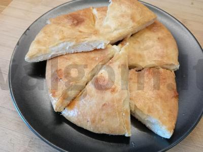 Namų pyragas su sūriu pagrindine nuotrauka