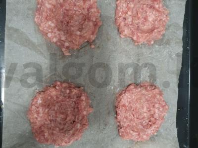 Mėsos lizdai su pievagrybiais, sūriu ir žolelėmis Žingsnis 3