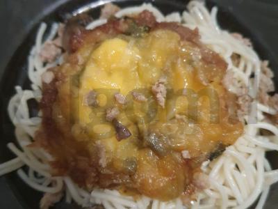 Mėsos lizdai su pievagrybiais, sūriu ir žolelėmis pagrindine nuotrauka