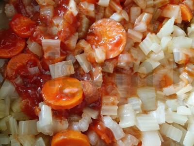 Troškintas salieras su daržovėmis ir kumpiu Žingsnis 4