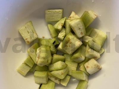 Salotas su traškiais baklažanais Žingsnis 1