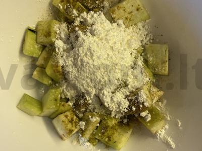 Salotas su traškiais baklažanais Žingsnis 2