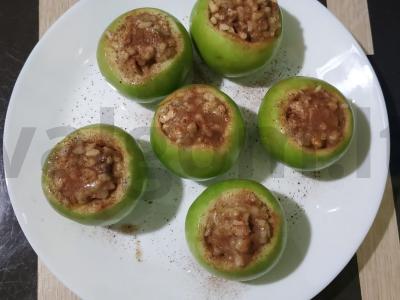 Obuoliai, kepti su medumi, riešutais ir cinamonu Žingsnis 3