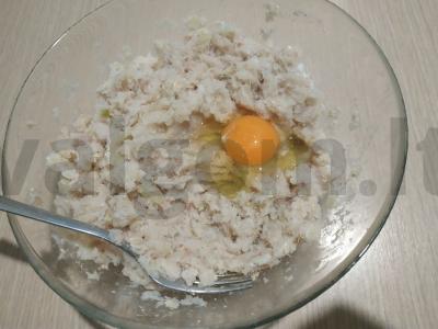 Namų žuvies kotletai su avižiniais dribsniais Žingsnis 1