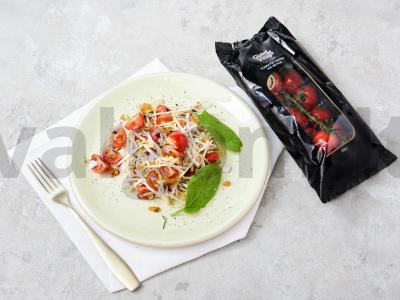 Naudingas salotas su daigintu mašu pagrindine nuotrauka