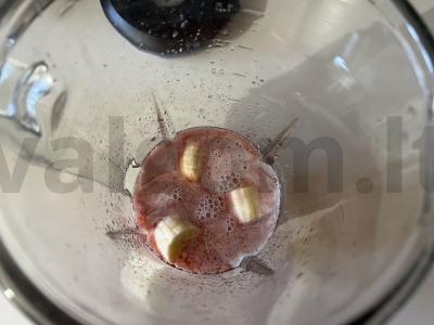 Pieno kokteilis su bananais ir vyšnių sultimis Žingsnis 2