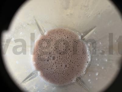 Pieno kokteilis su bananais ir vyšnių sultimis Žingsnis 3