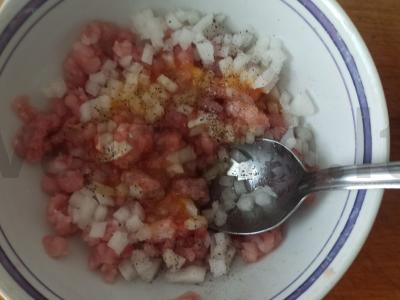 Sultingi kiaulienos kotletai su prieskoniais Žingsnis 4