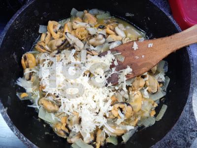 Makaronai su midijomis Žingsnis 3