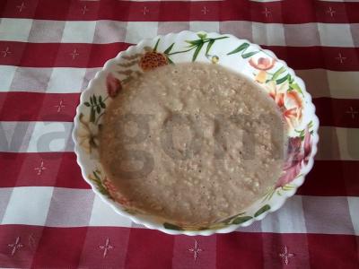 Avižinė košė su grietinėle ir bananais pagrindine nuotrauka