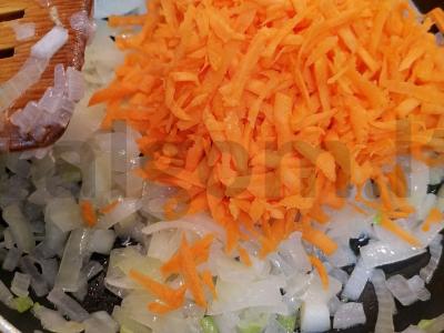 Namų stiliaus sriuba su meatballs Žingsnis 2