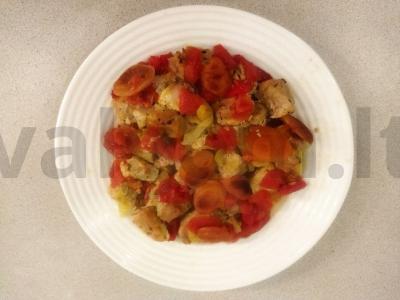 Kepta kiauliena su pomidorais ir džiovintomis abrikosais pagrindine nuotrauka