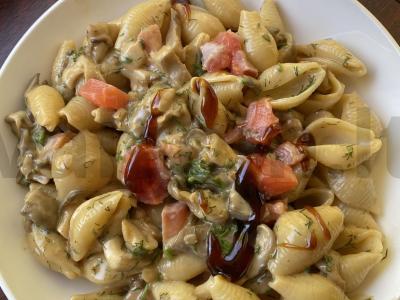 Makaronai su pievagrybiais terijaki padažu pagrindine nuotrauka