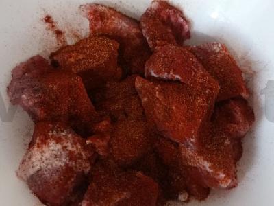 Šašlykas iš kiaulienos kaklo su svogūnais ir prieskoniais Žingsnis 3