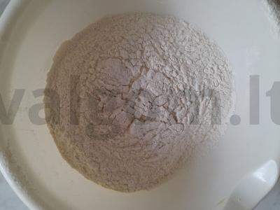 Nesaldus tešla virtiniams ir mantams Žingsnis 3