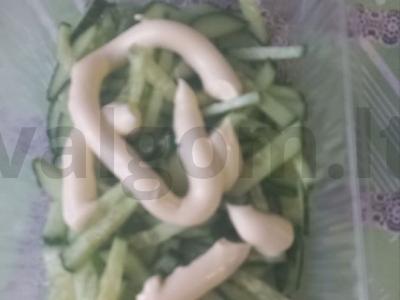 Salotas „Švelnus“ su vištienos šlaunelėmis ir žirneliais Žingsnis 1