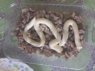 Salotas „Švelnus“ su vištienos šlaunelėmis ir žirneliais Žingsnis 2