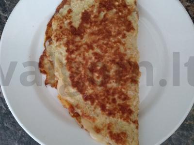 Avižų blynas su kietuoju sūriu pusryčiams pagrindine nuotrauka