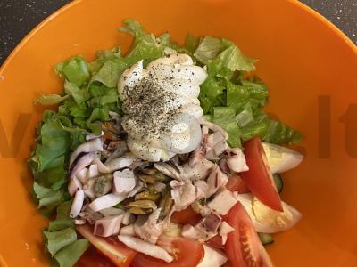 Jūros gėrybių, daržovių, grietinės ir majonezo salotos Žingsnis 2