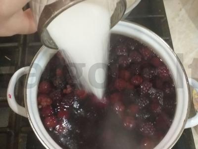 Kvapnus vyšnių ir gervuogių kompotas Žingsnis 2