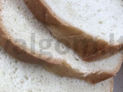 Skanūs ir sultingi sumuštiniai su šprotų ir žolelėmis Žingsnis 1