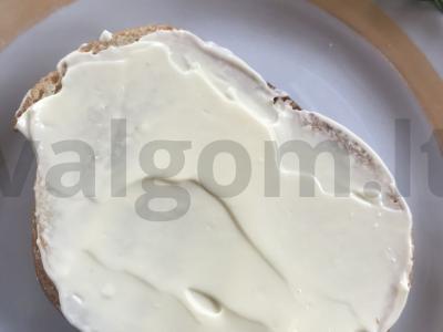 Skanūs ir sultingi sumuštiniai su šprotų ir žolelėmis Žingsnis 2